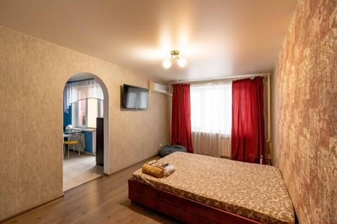 Bed, TV and multimedia, Seating area, Bedroom, towels, towels, air conditioner
