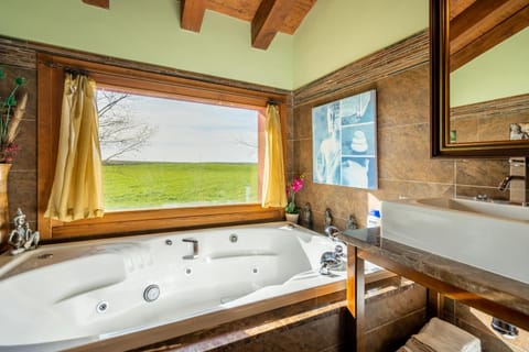 Natural landscape, Hot Tub, Garden view, Bath