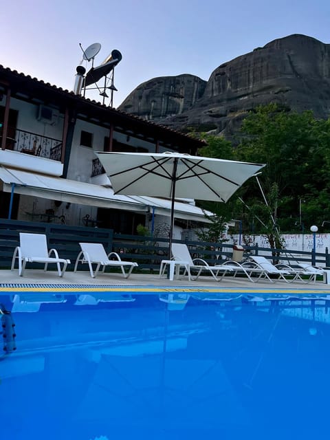 Mpoufidis Rock House Meteora Hotel in North Macedonia