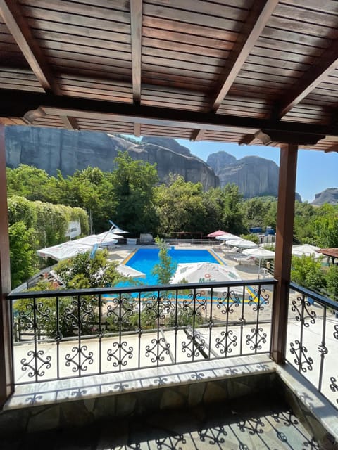 Spring, Balcony/Terrace, Mountain view, Pool view, Swimming pool, sunbed