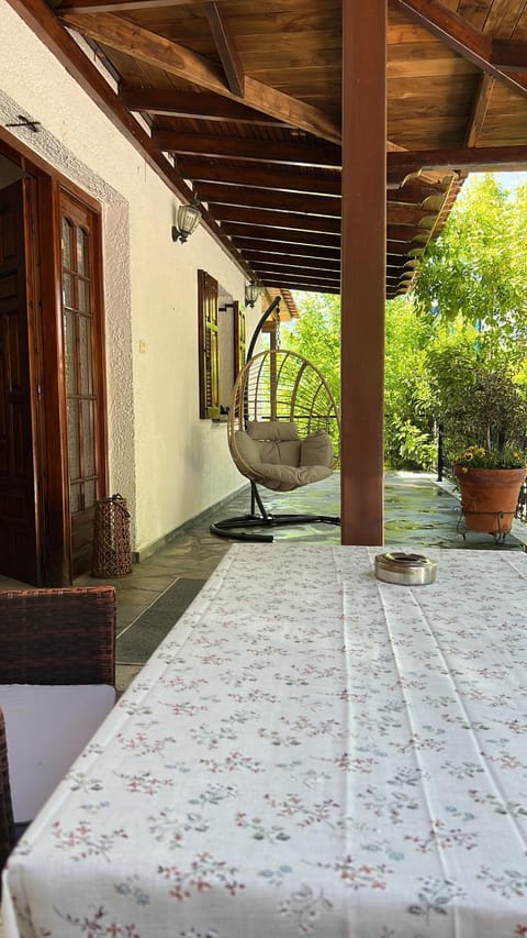 Mpoufidis Rock House Meteora Hotel in North Macedonia