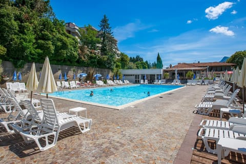 Swimming pool, sunbed