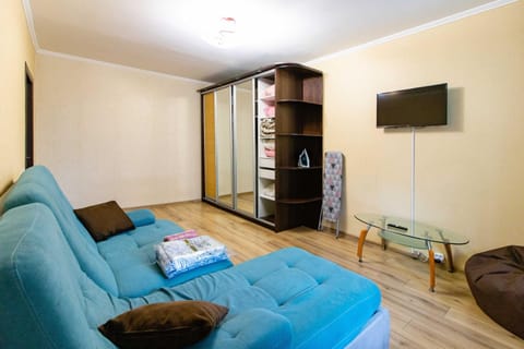 Bed, TV and multimedia, Living room, Seating area, Guests, flat iron, internet, internet, wardrobe