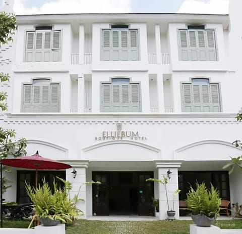 Property building, Facade/entrance