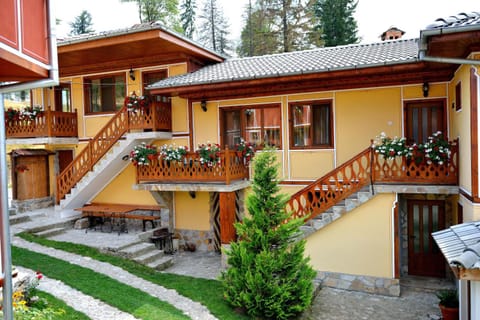 Patio, Facade/entrance, BBQ facilities, Garden