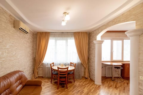 Property building, Living room, Seating area, Dining area, Guests