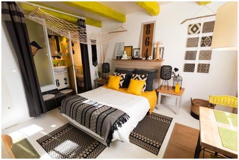 Photo of the whole room, Bedroom