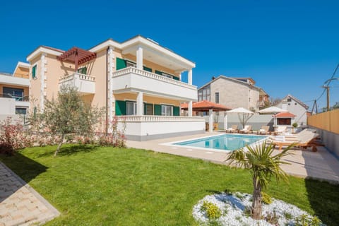 Property building, Garden, Pool view, Swimming pool