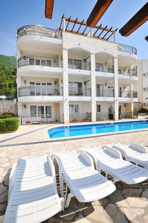 Day, Balcony/Terrace, Pool view, Swimming pool, sunbed