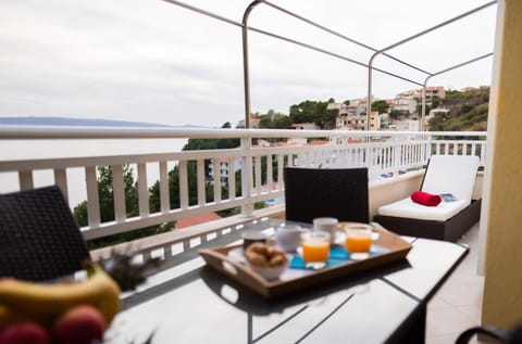 Five Apartment in Brela