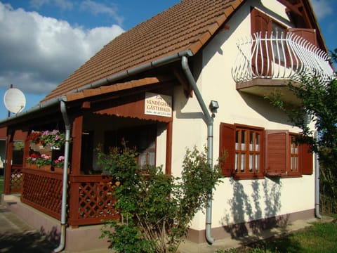 Property building, Facade/entrance, Balcony/Terrace, Street view, internet, air conditioner