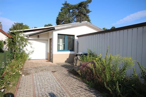 Facade/entrance, View (from property/room)