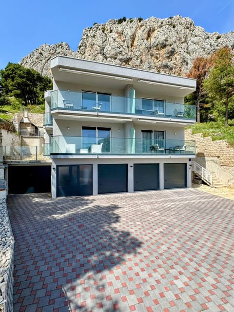 Property building, Natural landscape, Mountain view