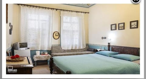 Bed, TV and multimedia, Bedroom, hair dresser