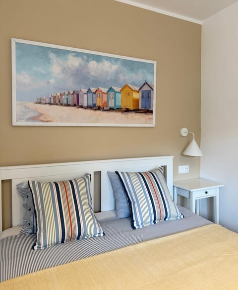 Bed, Photo of the whole room, Decorative detail