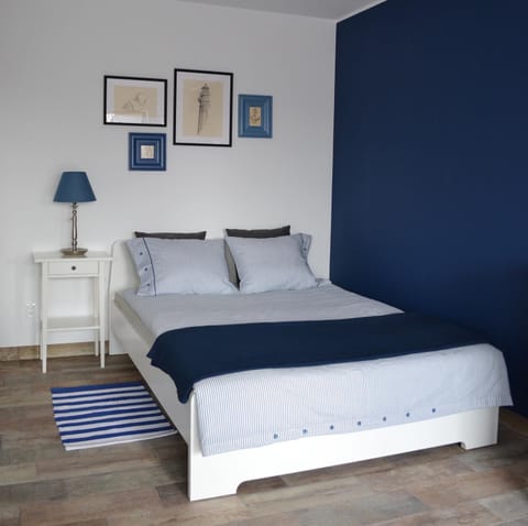 Bed, Photo of the whole room, Decorative detail