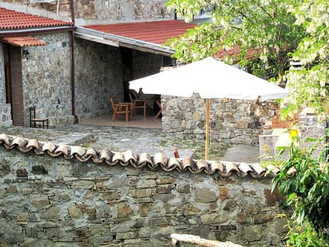 Patio, BBQ facilities