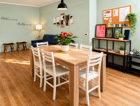 Day, Living room, Seating area