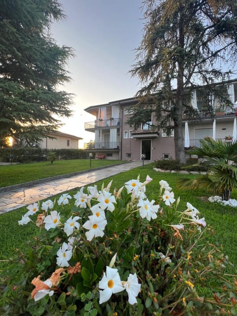 Property building, Spring, Day, Garden, Garden view