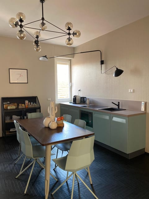 Kitchen or kitchenette, Living room, Seating area, Dining area, Internal: Not applicable to any particular room