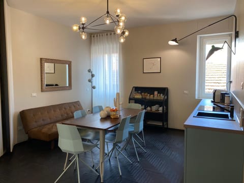 Kitchen or kitchenette, Living room, Seating area, Dining area, minibar, Internal: Not applicable to any particular room