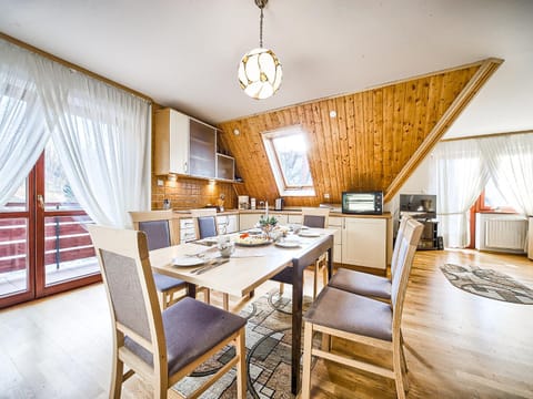 Kitchen or kitchenette, Living room, Seating area, Dining area, minibar