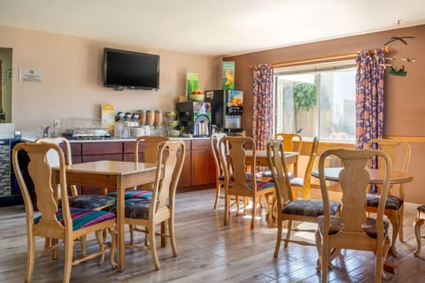 Restaurant/places to eat, Dining area, On site, Breakfast