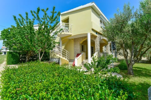Facade/entrance, Summer, Balcony/Terrace