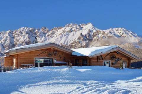 Property building, Nearby landmark, Day, Natural landscape, Winter, Mountain view