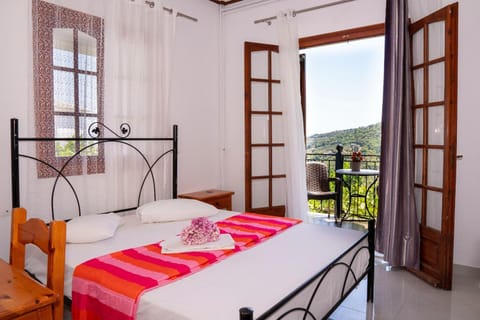 Bed, Natural landscape, View (from property/room), Balcony/Terrace, Photo of the whole room, Bedroom, Mountain view