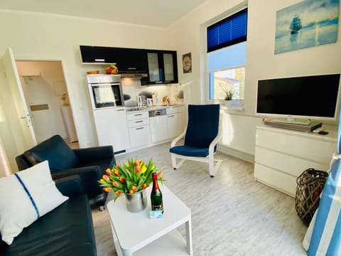 TV and multimedia, Kitchen or kitchenette, Living room, Seating area, pet friendly, stove