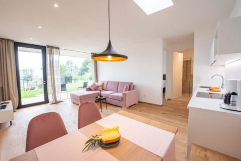 Kitchen or kitchenette, Seating area, Dining area