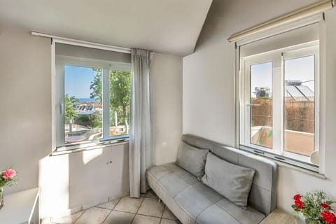 Seating area, Garden view, Sea view, Quiet street view