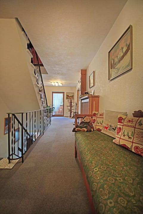 Facade/entrance, People, Other, Family