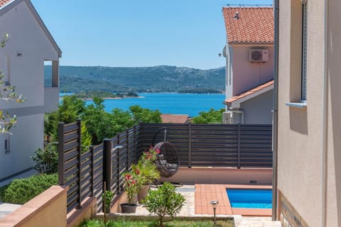 Balcony/Terrace, Lake view, Mountain view, Pool view, Sea view