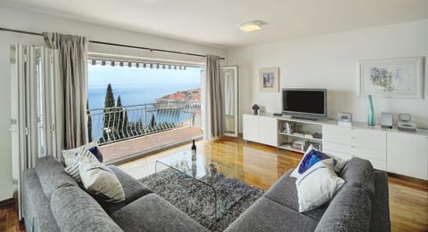 TV and multimedia, Balcony/Terrace, Living room, City view, Sea view
