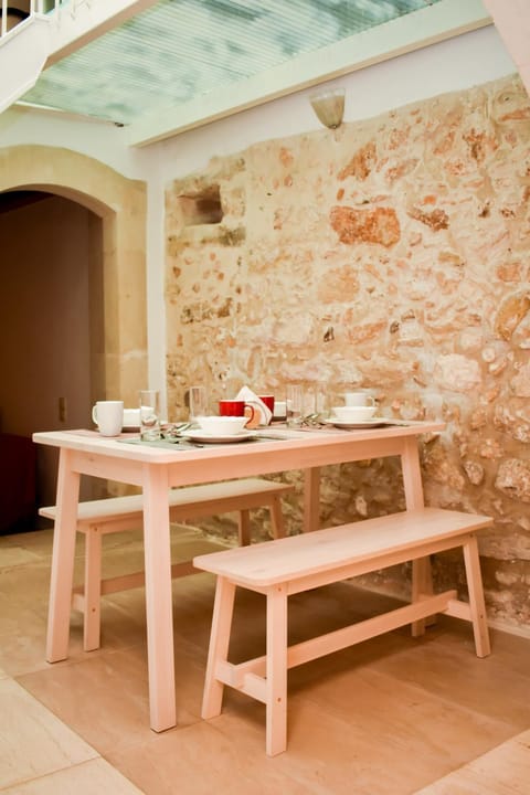 Seating area, Dining area