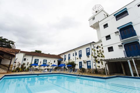 Property building, Day, Swimming pool