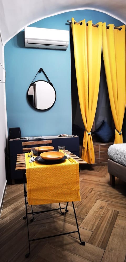 Bedroom, air conditioner