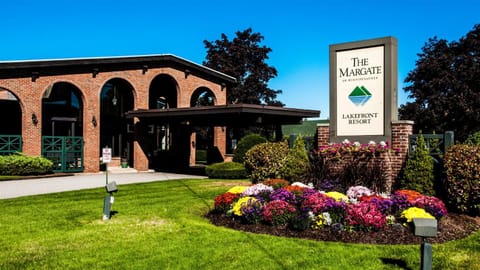 Property building, Facade/entrance, Property logo or sign