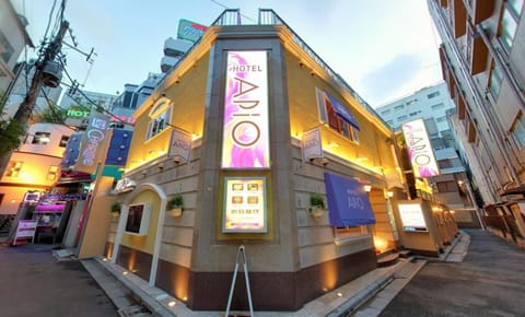 Facade/entrance