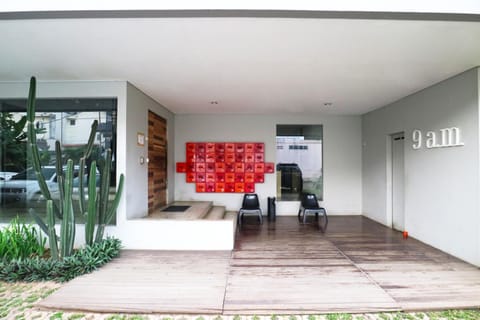 Facade/entrance