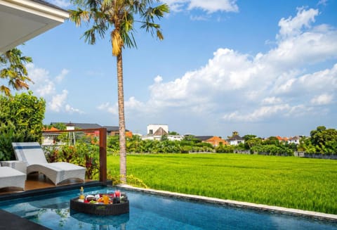 Food, Pool view, Swimming pool