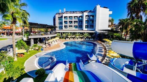 Property building, Pool view, Swimming pool, sunbed