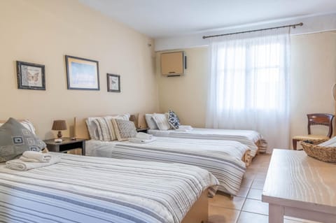 Bedroom, air conditioner