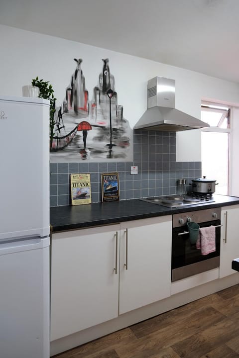 Kitchen or kitchenette, kitchen