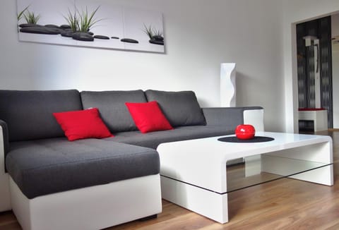 Living room, Photo of the whole room, Decorative detail
