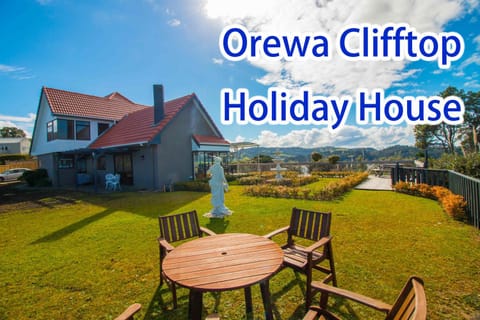 Orewa Cliff Top Villa in Auckland Region