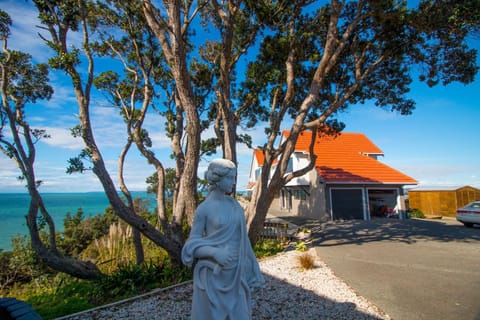 Orewa Cliff Top Villa in Auckland Region