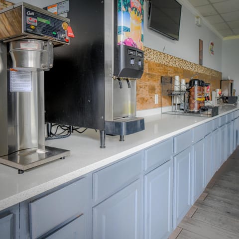 Coffee/tea facilities, Breakfast